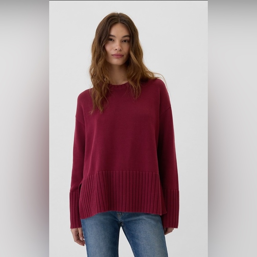 GAP Women's Burgundy Crew Neck Sweater